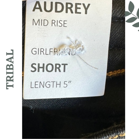 Tribal Jeans Audrey Mide Rise 5” Length Black Denim Shorts Raw Hem - Picture 7 of 8